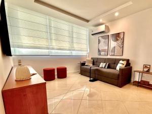 3 quartos, recepção 24h e garagem - Leblon