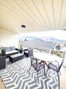 Modern Lake City Getaway