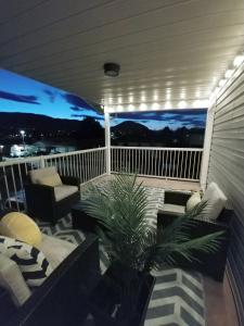 Modern Lake City Getaway