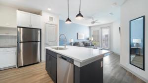 Landing Modern 1BD Gym Pool