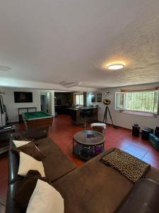 Rez-de-villa cosy avec jacuzzi et billiards Callas