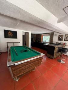 Rez-de-villa cosy avec jacuzzi et billiards Callas