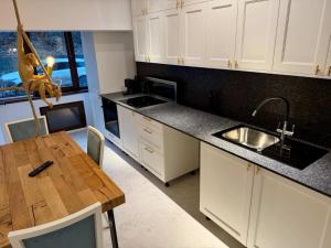 Modern apartment at the mountain foot by Managr