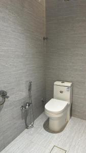 شقه بصالة وغرفتين نوم