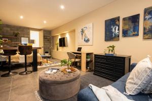 Downtown Loft Style Comfort and Everything at Your Fingertips