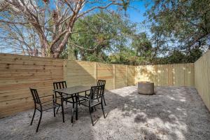 Shotgun home w fire pit & fenced yard