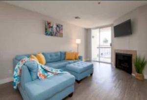 Polished 1BR Hollywood Apt w Rooftop Pool & Views