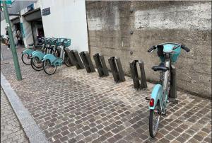 Garden house, parking, 3 mins RER, 1km Paris