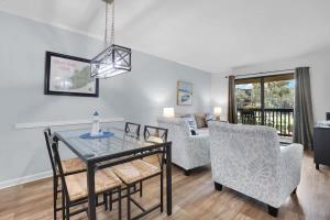 Tennis Villa D2 2BR Walk to Beach & Pool