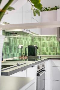 Sunset & Bloom Attic - Near parks & cafés