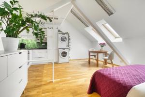 Sunset & Bloom Attic - Near parks & cafés