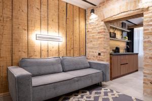 Parkside 2-bedroom ground-floor apartment with a free parking