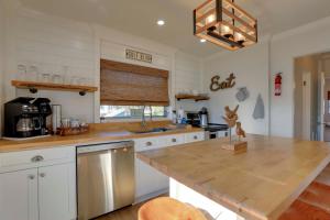 Waterfront Oasis Across From Treasure Island Beach