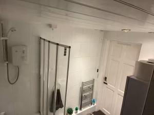 Room in Glasgow 20 mins away from city