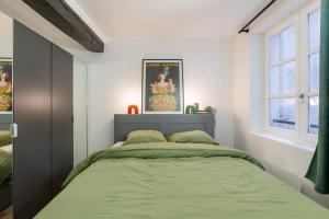 Bright Modern Vintage Renovated Flat In Le Marais