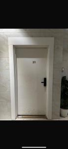 Modern 1BR Cozy Living Room Kitchen Prime spot