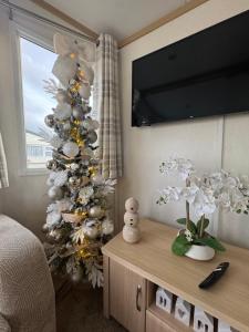 marine getaways caravan hire