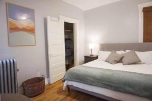 Downtown Gem • King Bed • Fast WIFI