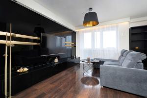 Comfy Air Conditioned Apartment with Balcony and City View