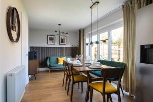 Modern 4-Bed Family Home with 5 Beds & Parking