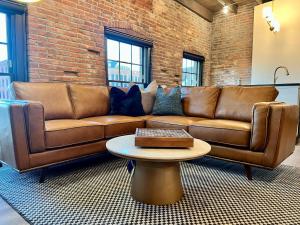 Brick & Bed Riverfront Lofts, T 302