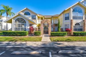 Bright Ground Floor Condo Minutes to Parks