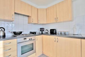 City Apartment, Free Parking, by NMB Property