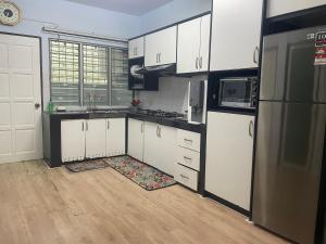 Roma Guesthouse Terrace With 3 Bedroom & Airconditioning