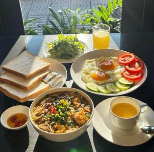 The Elegant Boutique - Hue