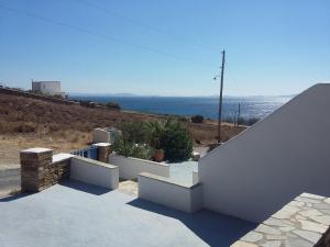 One-Bedroom Apartment with Side Sea View