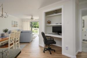 190 Colonnade Club - 2br2ba in Shipyard!