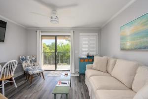 OV C125 Steps to Beach and Pool