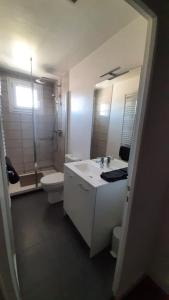 Maison avec cour et jardin