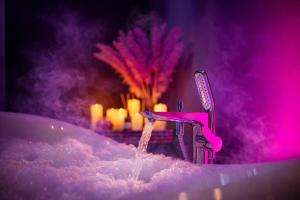 Pink Pole Spa by Secret Apartament
