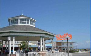 Lovely 2-bedroom condo, close to beaches