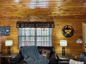 Hillside Hideaway Cabin