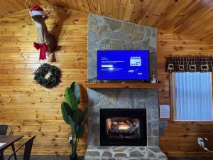 Hillside Hideaway Cabin