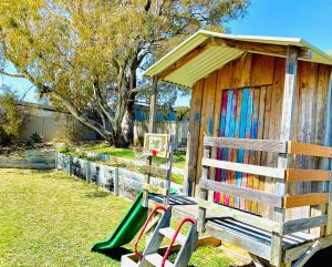 Leander Beach House Sleeps 13 dogs welcome and pool table