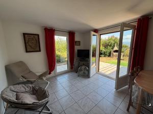 Rez de villa de 45 m2 Afa calme et fleuri