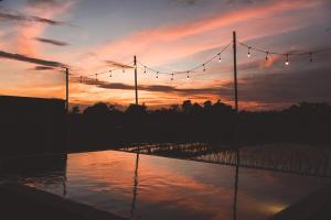 Luxury 2BR Ricefield Villa, Pool & Sunset Views