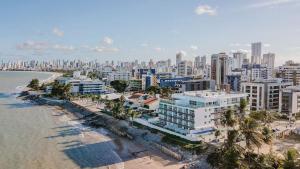 Apto Pé na Areia, Frente Mar 2 Quartos de Frente Para os Corais