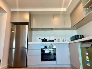 380 Melbourne - High-Rise City View Apt in CBD