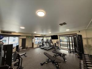 Chateau Roaring Fork Unit 25, Contemporary Condo with River Views, Close to Town