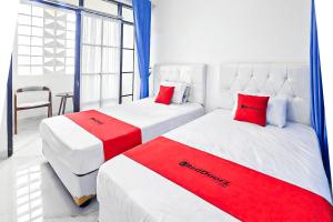 RedDoorz Syariah near Sukabumi City Station 2