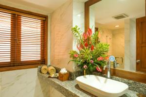 The Grand Hill Resort-Hotel