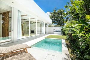 Lush 2BR Villa, 2min to Bingins Beach Haven