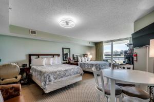 Yacht Club Villas 2-102B