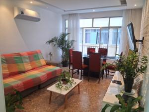 quiet beachfront room in shared apartment - quarto tranquilo num apartamento compartilhado em frente a praia