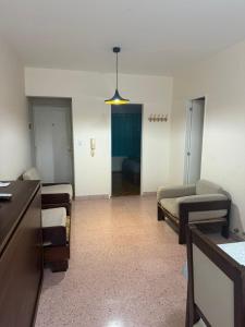 Comodo departamento en calle Alsina zona Güemes