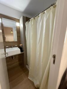 Comodo departamento en calle Alsina zona Güemes